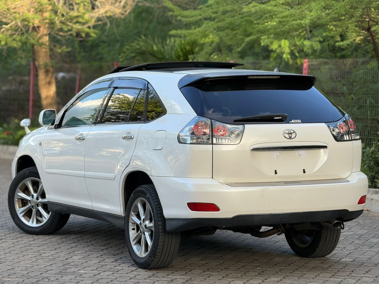 TOYOTA HARRIER 240G thumbnail 3